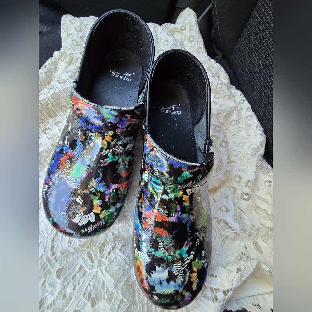 Dansko Nursing Clogs Shoes Metallic Floral Size 41 GUC